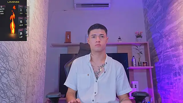 EdwardRoss  online show from June 26, 8:57 pm