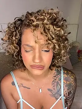 Snapshot of Arianabromw chatting on November 28, 6:32 pm Arianabromw online show from November 28, 6:32 pm