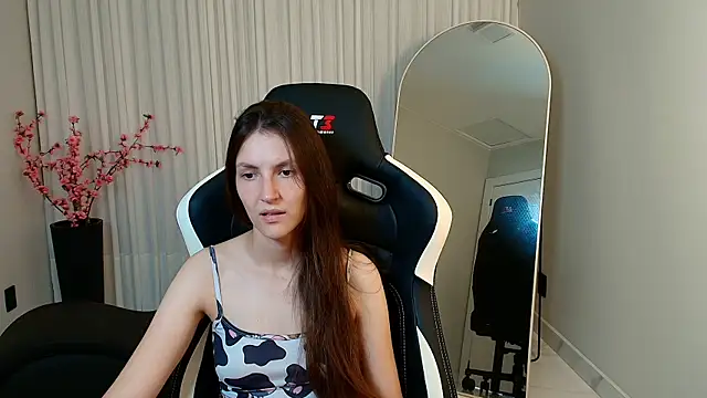 Snapshot of upssnowy chatting on October 10, 5:12 pm upssnowy online show from October 10, 5:12 pm