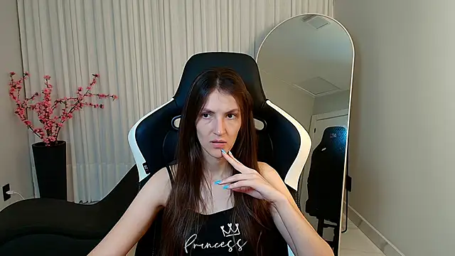 Snapshot of upssnowy chatting on October 11, 5:00 pm upssnowy online show from October 11, 5:00 pm