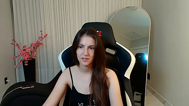 Snapshot of upssnowy chatting on October 17, 9:28 pm upssnowy online show from October 17, 9:28 pm