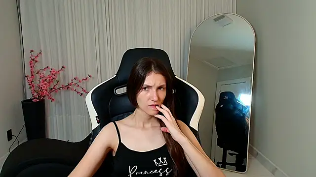 Snapshot of upssnowy chatting on October 27, 7:07 pm upssnowy online show from October 27, 7:07 pm