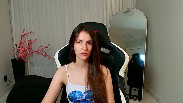 Snapshot of upssnowy chatting on October 29, 10:33 pm upssnowy online show from October 29, 10:33 pm