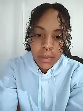 Julia Pretinha online show from January 7, 1:30 am