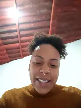 Julia Pretinha online show from June 15, 12:40 pm