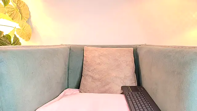 Fluffy Bubble21 online show from September 25, 3:21 am