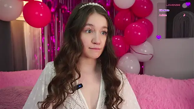 AmiLewis online show from March 13, 1:32 am