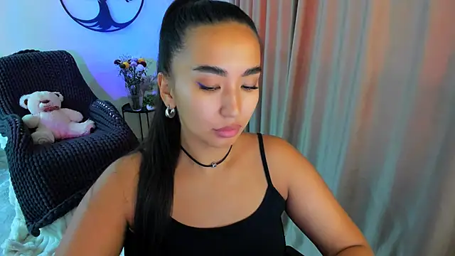 Snapshot of worldofkim chatting on November 5, 5:07 am worldofkim online show from November 5, 5:07 am