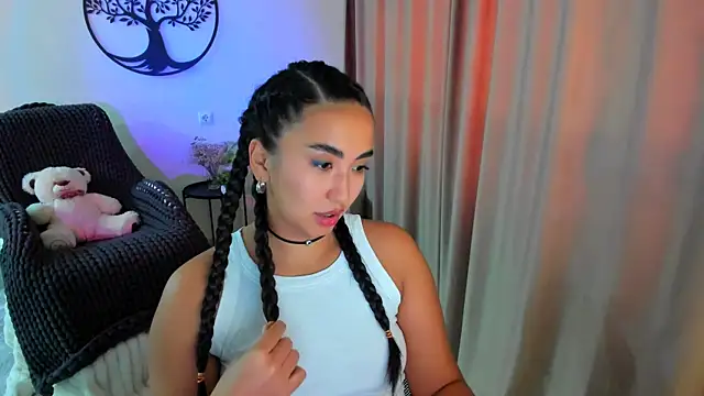 Snapshot of worldofkim chatting on November 9, 8:34 am worldofkim online show from November 9, 8:34 am