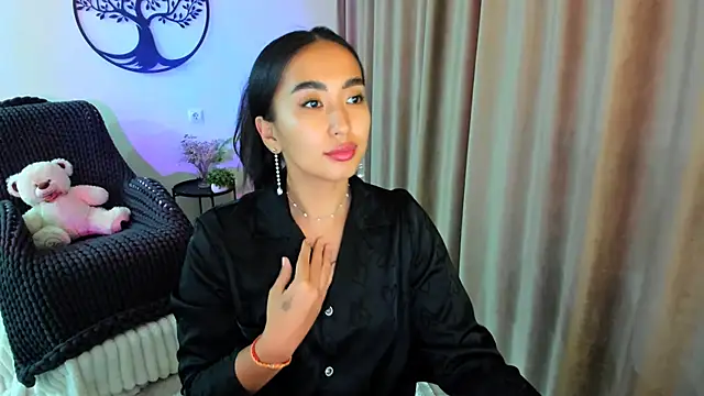 Snapshot of worldofkim chatting on November 11, 10:59 am worldofkim online show from November 11, 10:59 am