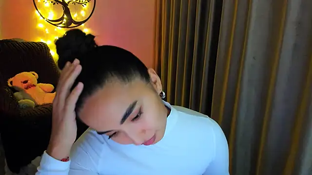 Snapshot of worldofkim chatting on November 28, 3:25 pm worldofkim online show from November 28, 3:25 pm