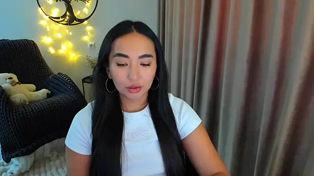 Snapshot of worldofkim chatting on January 14, 8:42 am worldofkim online show from January 14, 8:42 am