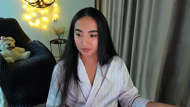 Snapshot of worldofkim chatting on January 31, 7:11 pm worldofkim online show from January 31, 7:11 pm