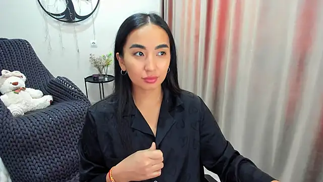 Snapshot of worldofkim chatting on February 3, 10:53 am worldofkim online show from February 3, 10:53 am