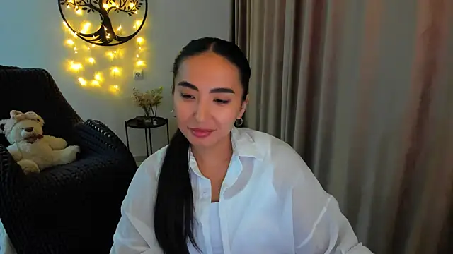 Snapshot of worldofkim chatting on February 8, 12:52 pm worldofkim online show from February 8, 12:52 pm