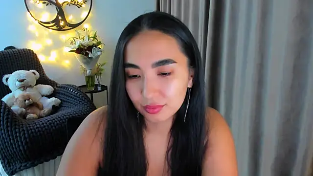 Snapshot of worldofkim chatting on February 21, 9:16 pm worldofkim online show from February 21, 9:16 pm