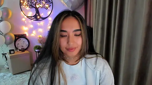 Snapshot of worldofkim chatting on March 25, 6:58 pm worldofkim online show from March 25, 6:58 pm