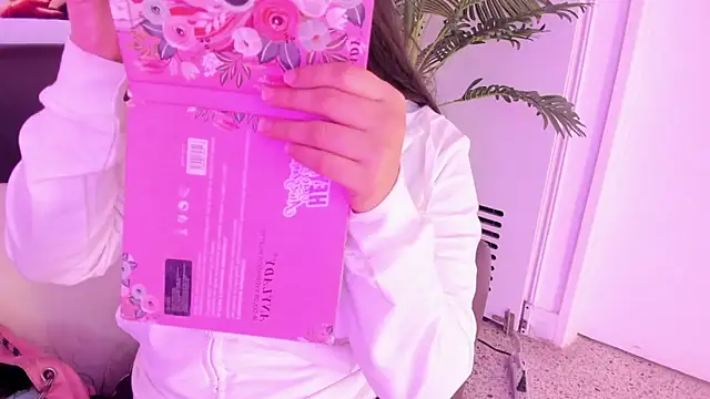 Miia Thompsonn online show from December 27, 3:09 am