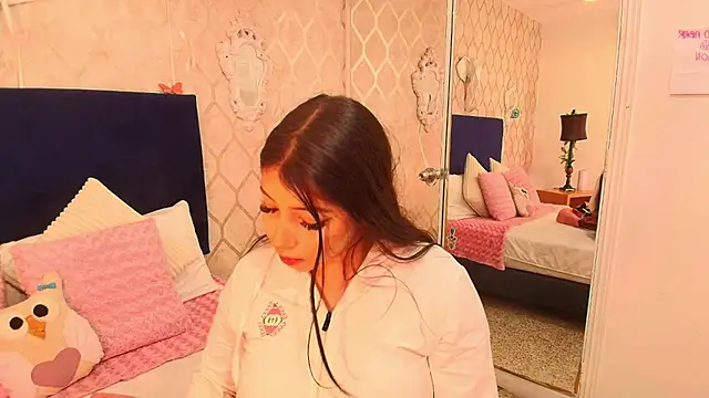 Miia Thompsonn online show from January 24, 9:05 pm