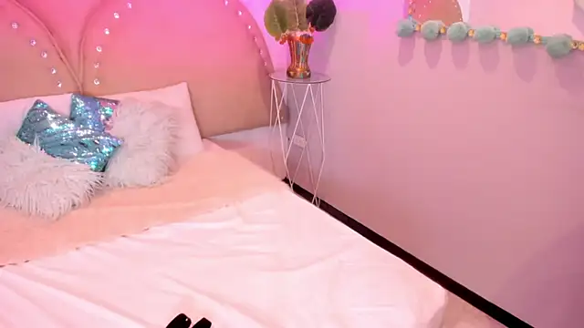 Miia Thompsonn online show from October 7, 3:25 am