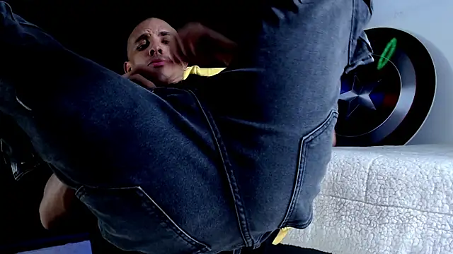 Antonywebb94 online show from October 29, 3:53 am