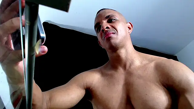 Snapshot of Antonywebb94 chatting on February 18, 5:47 am Antonywebb94 online show from February 18, 5:47 am