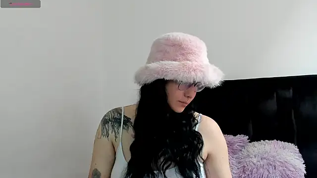 Snapshot of Naomi-Misaki chatting on October 2, 11:28 am Naomi-Misaki online show from October 2, 11:28 am