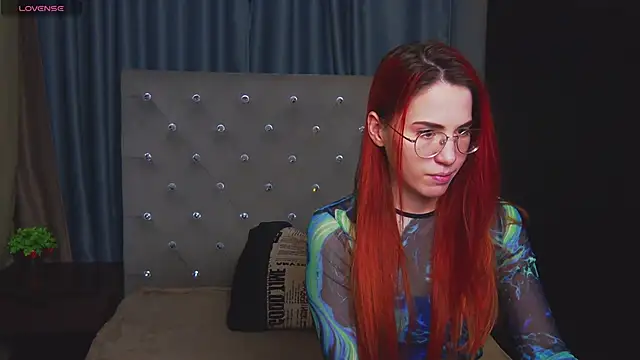 EmilyKents online show from December 16, 1:31 am