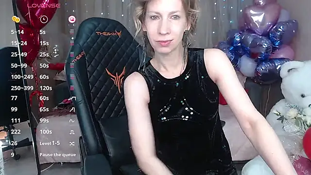 AdrianaSea online show from March 6, 4:19 am