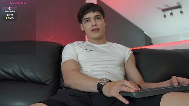 Snapshot of Max_cortes1 chatting on January 23, 12:46 am Max cortes1 online show from January 23, 12:46 am