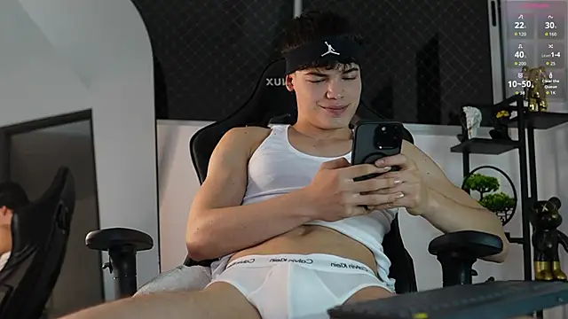 Snapshot of Max_cortes1 chatting on September 10, 12:10 am Max cortes1 online show from September 10, 12:10 am