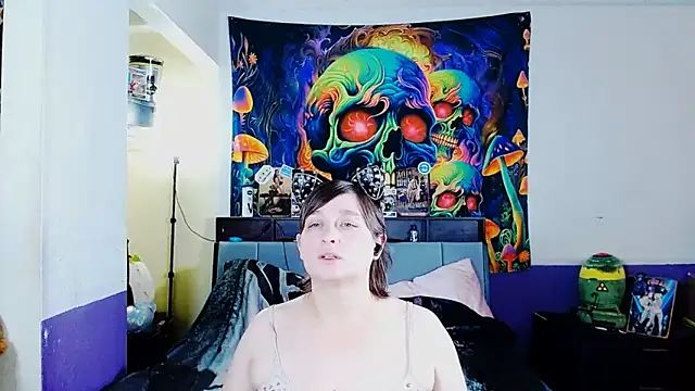 Snapshot of Chloenightmare chatting on May 2, 11:43 pm Chloenightmare online show from May 2, 11:43 pm