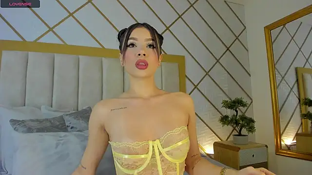 Snapshot of SamanthaClay chatting on February 6, 8:34 pm SamanthaClay online show from February 6, 8:34 pm