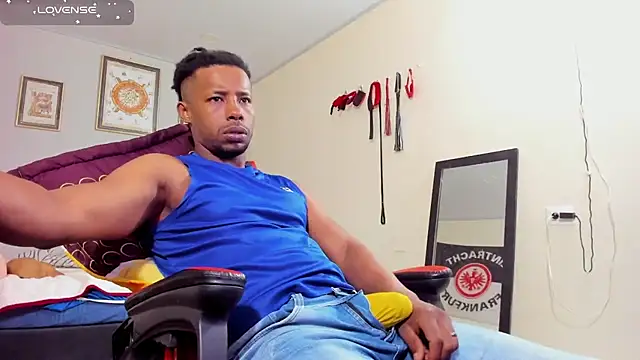 AlejoKhalifa  online show from October 14, 12:06 pm