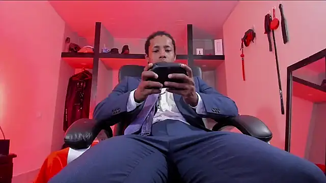 AlejoKhalifa  online show from May 13, 1:25 am
