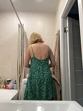 Snapshot of Yourdirtybitch chatting on September 24, 7:44 am Yourdirtybitch online show from September 24, 7:44 am