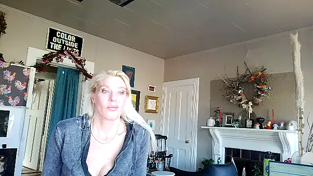 Glamazonx online show from December 15, 4:22 pm