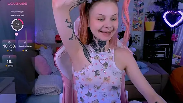 Britney Lynch online show from September 26, 8:13 pm