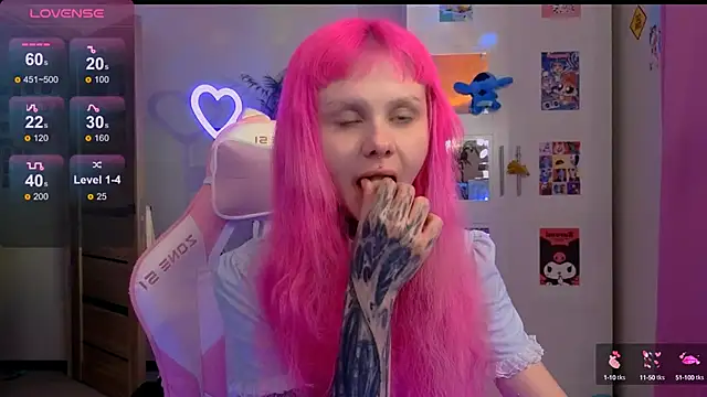 Britney Lynch online show from October 13, 3:01 pm