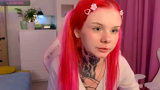 Britney Lynch online show from November 14, 6:28 pm