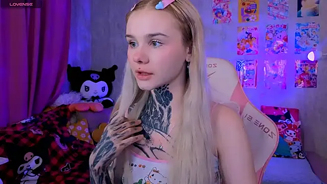 Britney Lynch online show from February 22, 7:01 pm