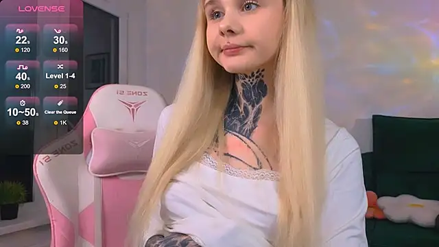 Britney Lynch online show from March 19, 7:07 pm