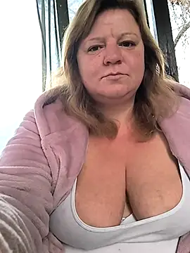 Snapshot of jusichka chatting on November 2, 5:21 am jusichka online show from November 2, 5:21 am