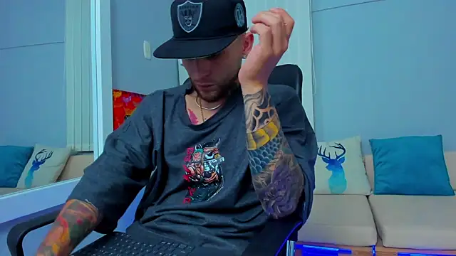 Snapshot of Drako_Lamar chatting on December 3, 3:33 pm Drako Lamar online show from December 3, 3:33 pm