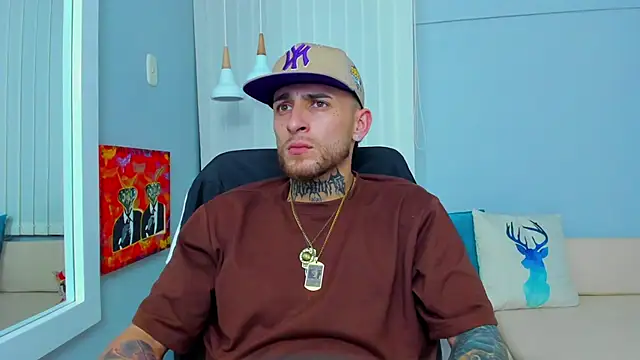 Snapshot of Drako_Lamar chatting on December 5, 4:23 pm Drako Lamar online show from December 5, 4:23 pm