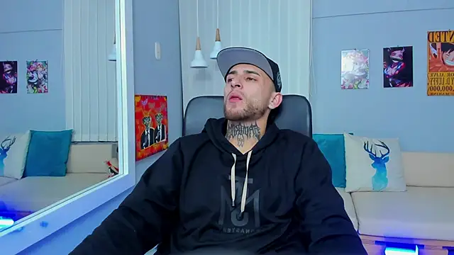 Snapshot of Drako_Lamar chatting on December 6, 12:49 pm Drako Lamar online show from December 6, 12:49 pm