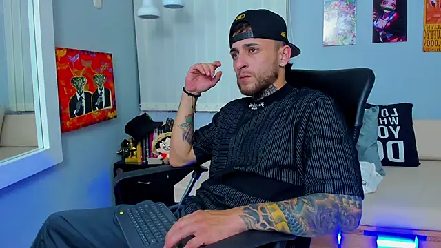 Snapshot of Drako_Lamar chatting on December 16, 3:22 pm Drako Lamar online show from December 16, 3:22 pm
