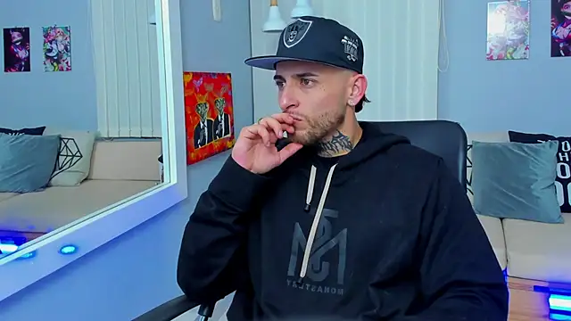 Snapshot of Drako_Lamar chatting on December 17, 12:43 pm Drako Lamar online show from December 17, 12:43 pm