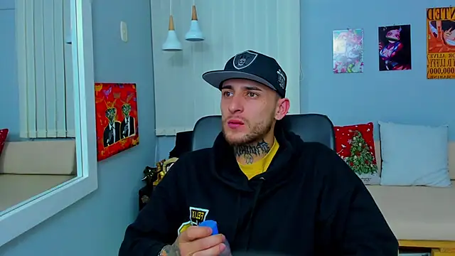 Snapshot of Drako_Lamar chatting on December 26, 7:27 pm Drako Lamar online show from December 26, 7:27 pm