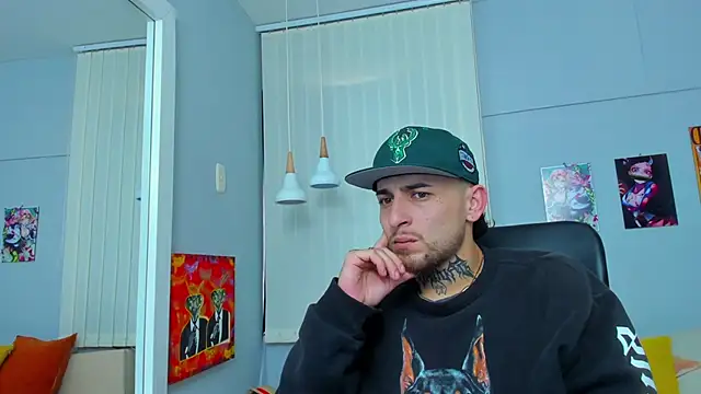 Snapshot of Drako_Lamar chatting on February 24, 12:26 pm Drako Lamar online show from February 24, 12:26 pm